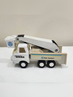 Vintage 1970’s Tonka Mini Bell System Bucket Lift Service Truck Collectible